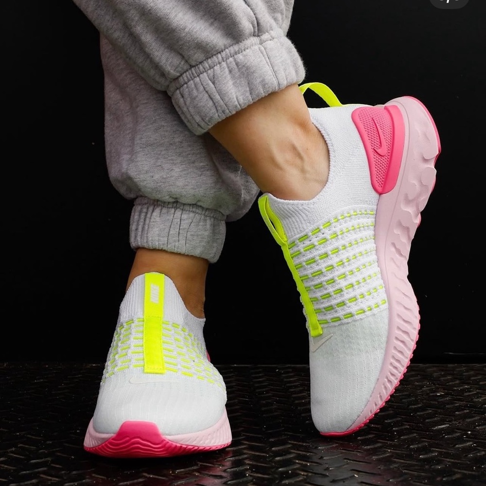 Nike React Phantom Run FlyKnit 2 - Slip On Sneakers (Pink/Neon Yellow/White)